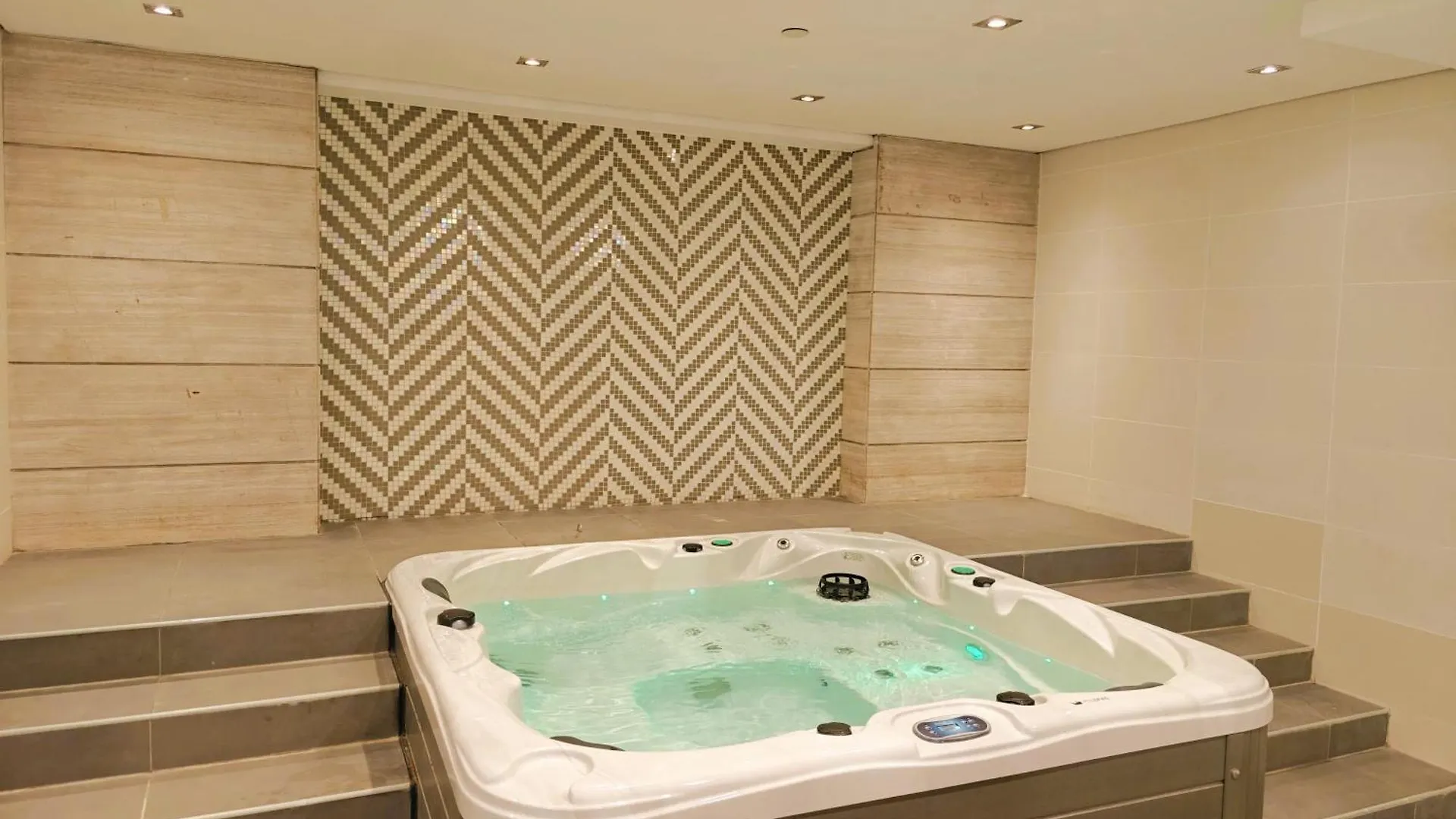 369 Stays- 2 Bedroom Apartment In Business Bay 두바이 0*,  아랍에미리트