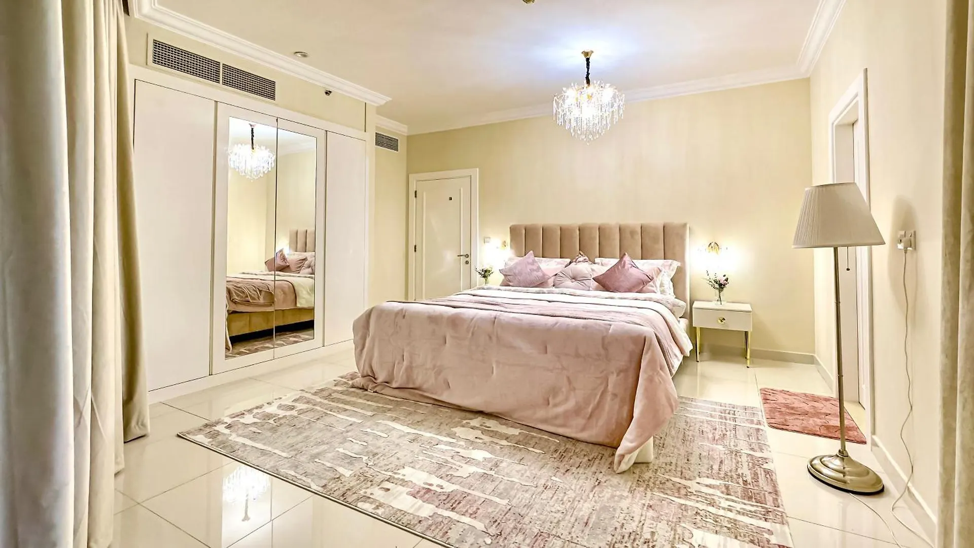 369 Stays- 2 Bedroom Apartment In Business Bay 두바이